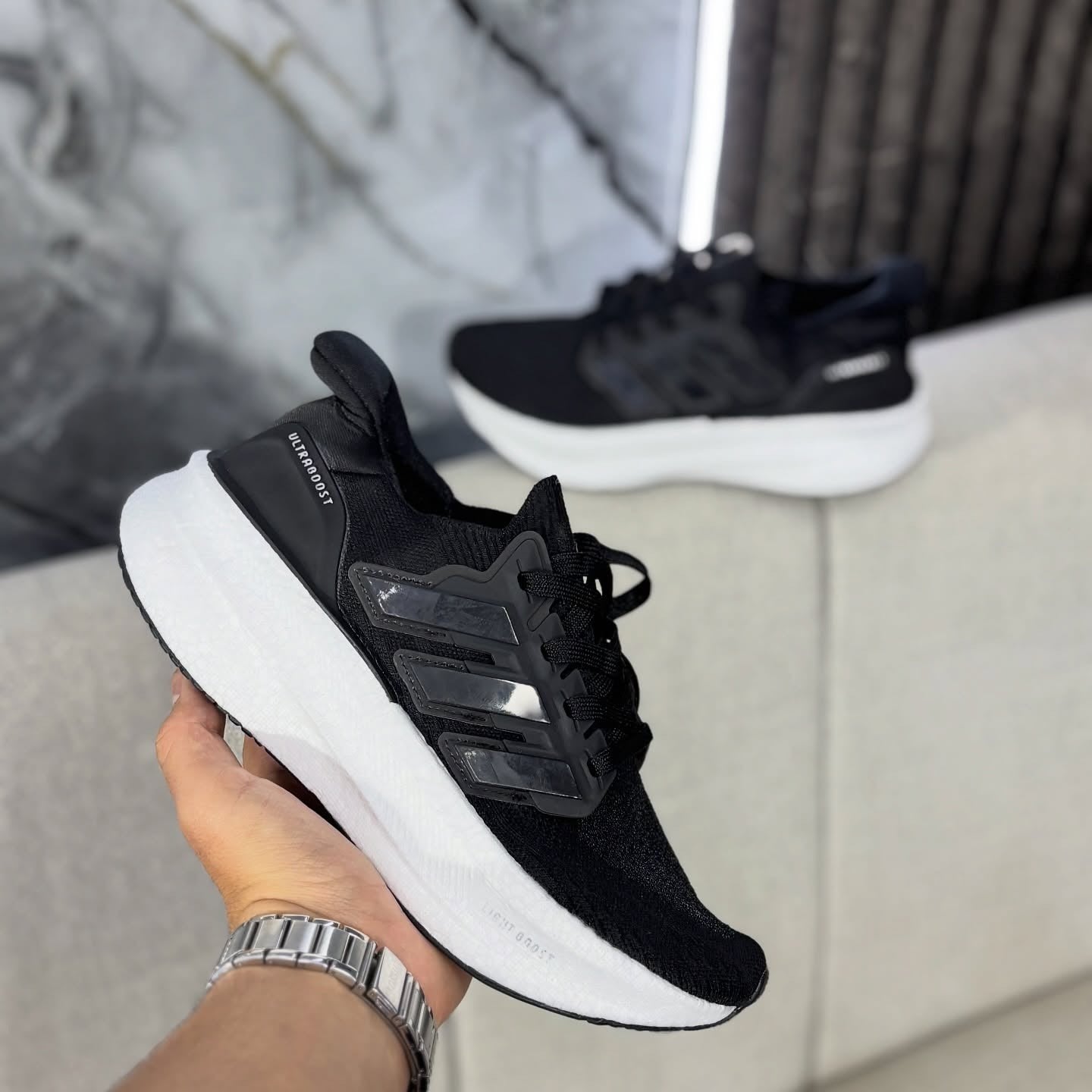 ADIDAS ULTRABOOST 5 NEGRO - BLANCO