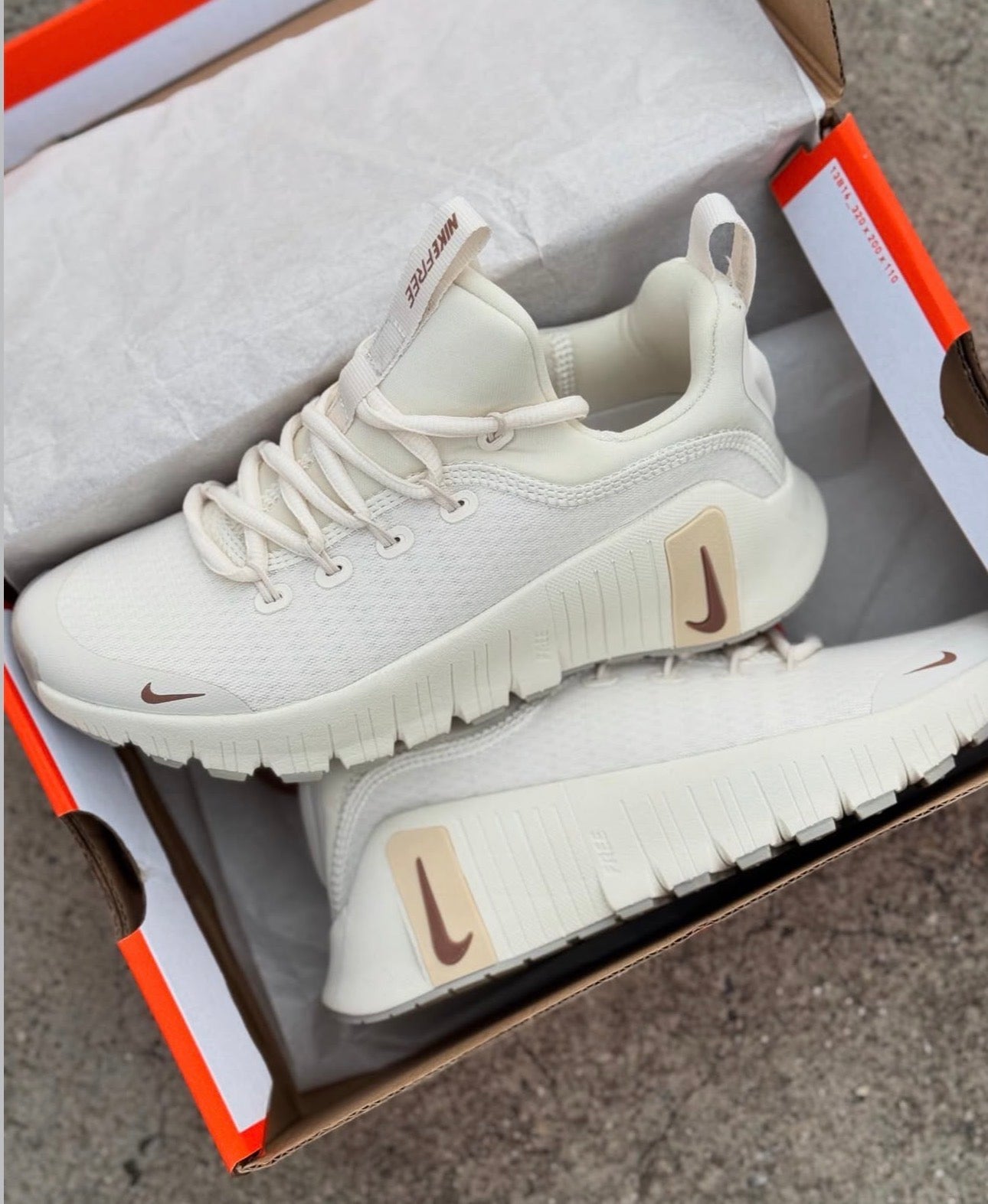 NIKE METCON BEIGE