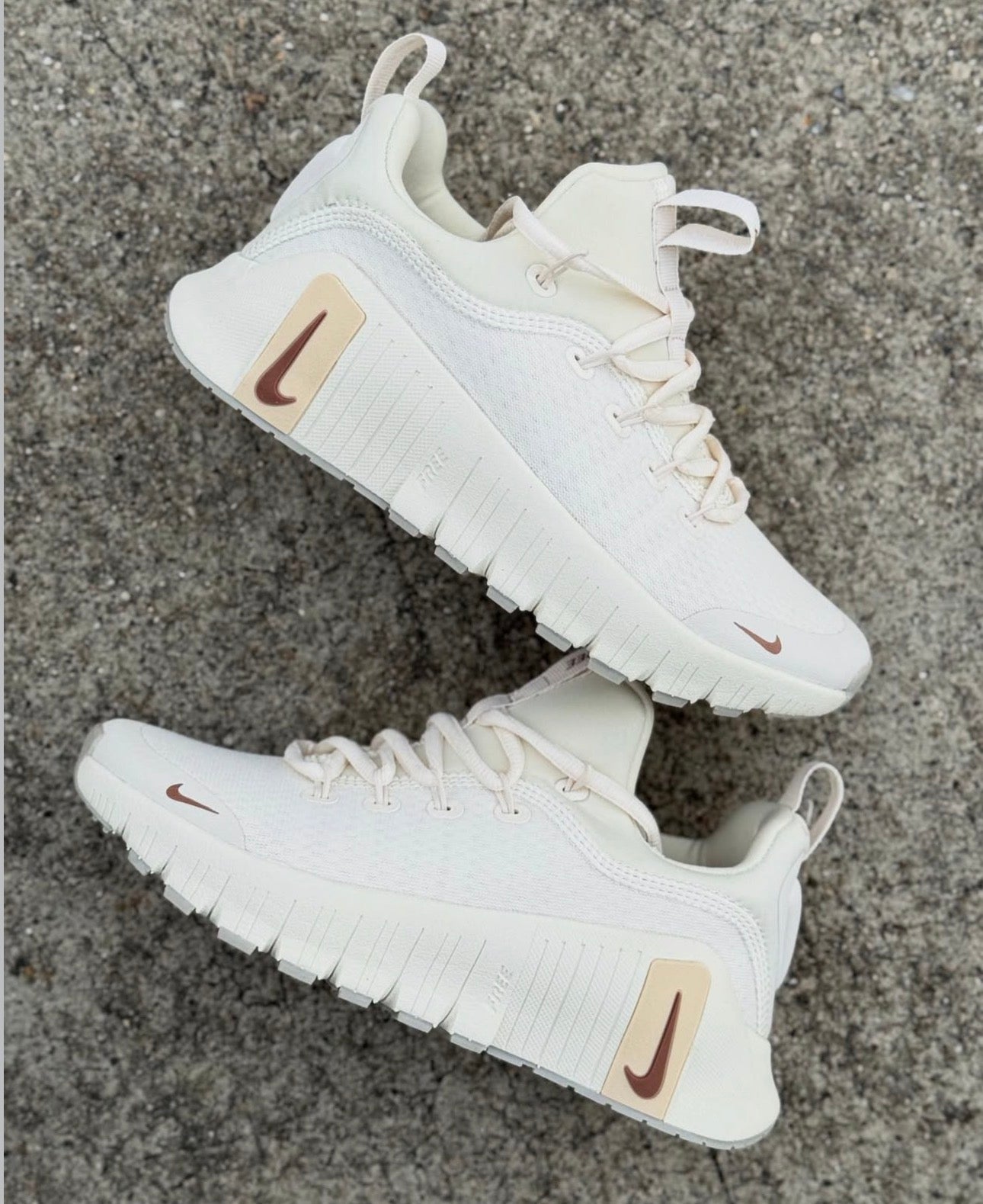 NIKE METCON BEIGE