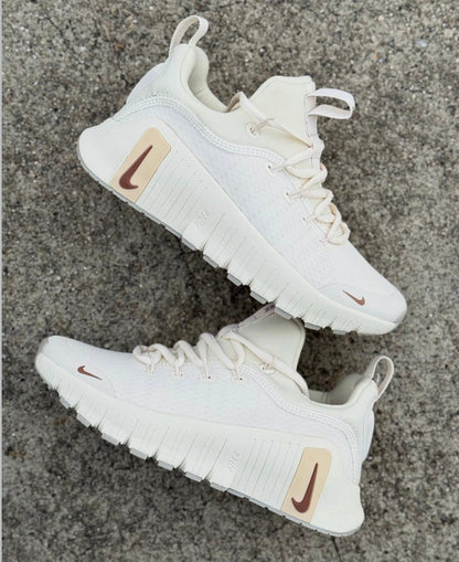 NIKE METCON BEIGE