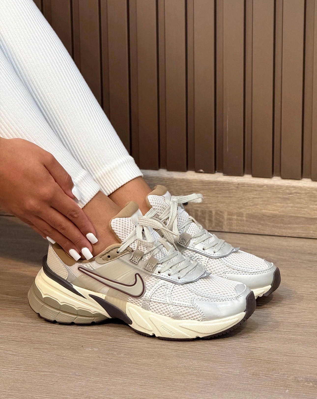 NIKE V2K RUN CAFÉ