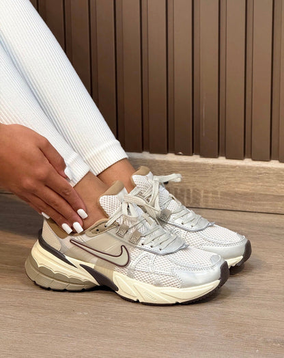 NIKE V2K RUN CAFÉ