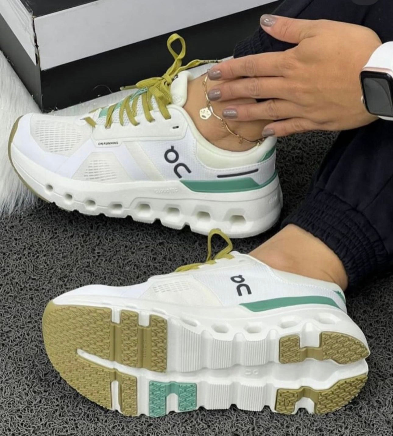ON RUNNING CLOUDRUNNER BLANCO/VERDE