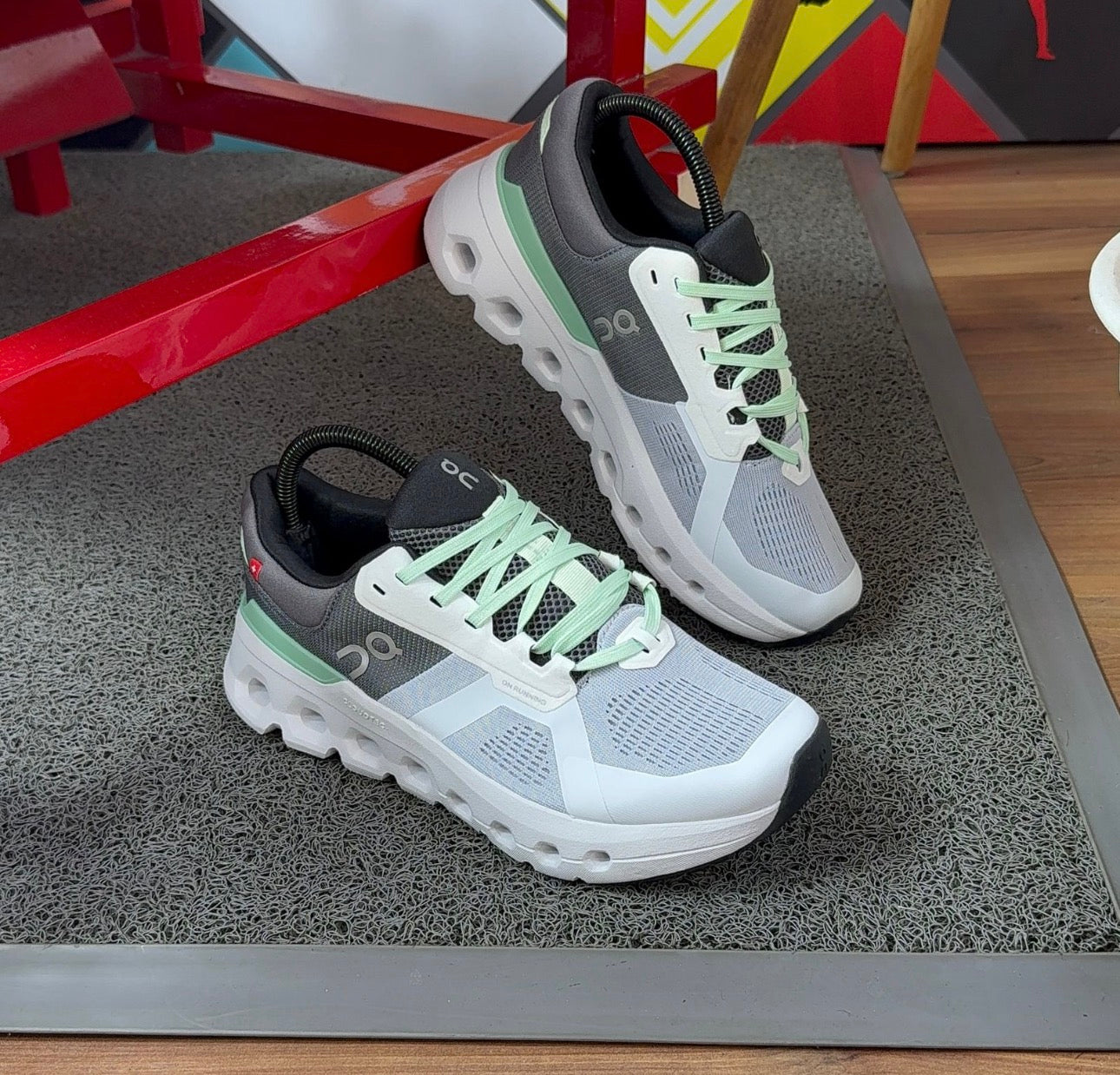 ON CLOUDRUNNER 2 GRIS / BLANCO