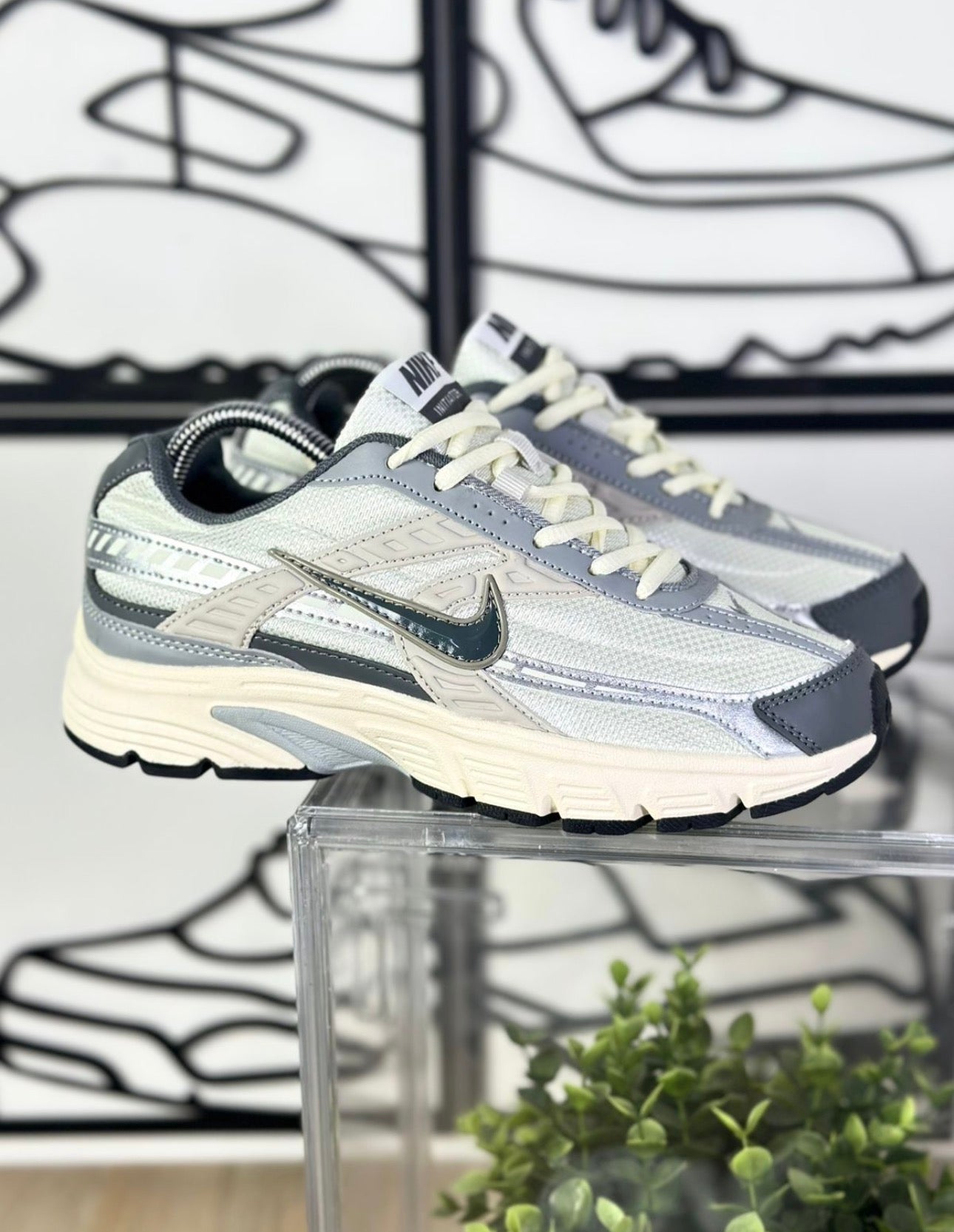 NIKE INITIATOR BLANCO/GRIS