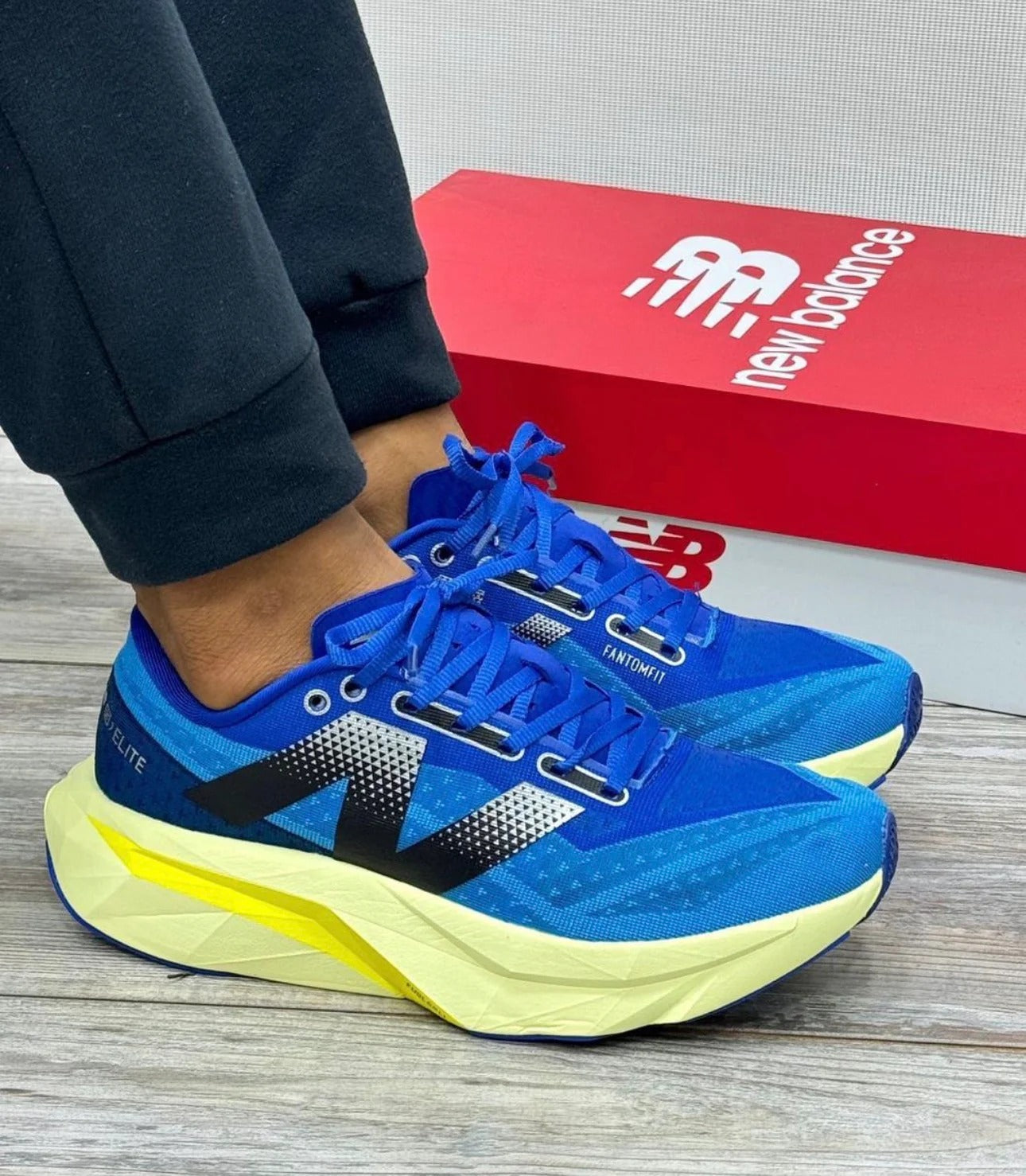 NEW BALANCE ELITE V4 AZUL REY