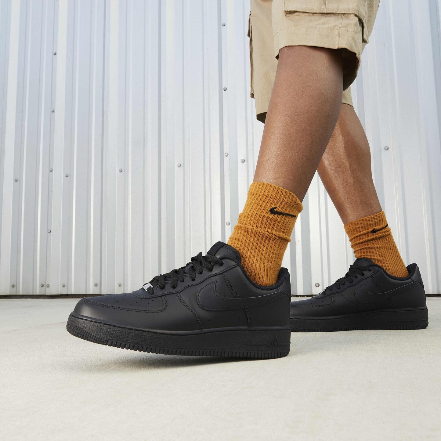 NIKE AIR FORCE 1 NEGRO