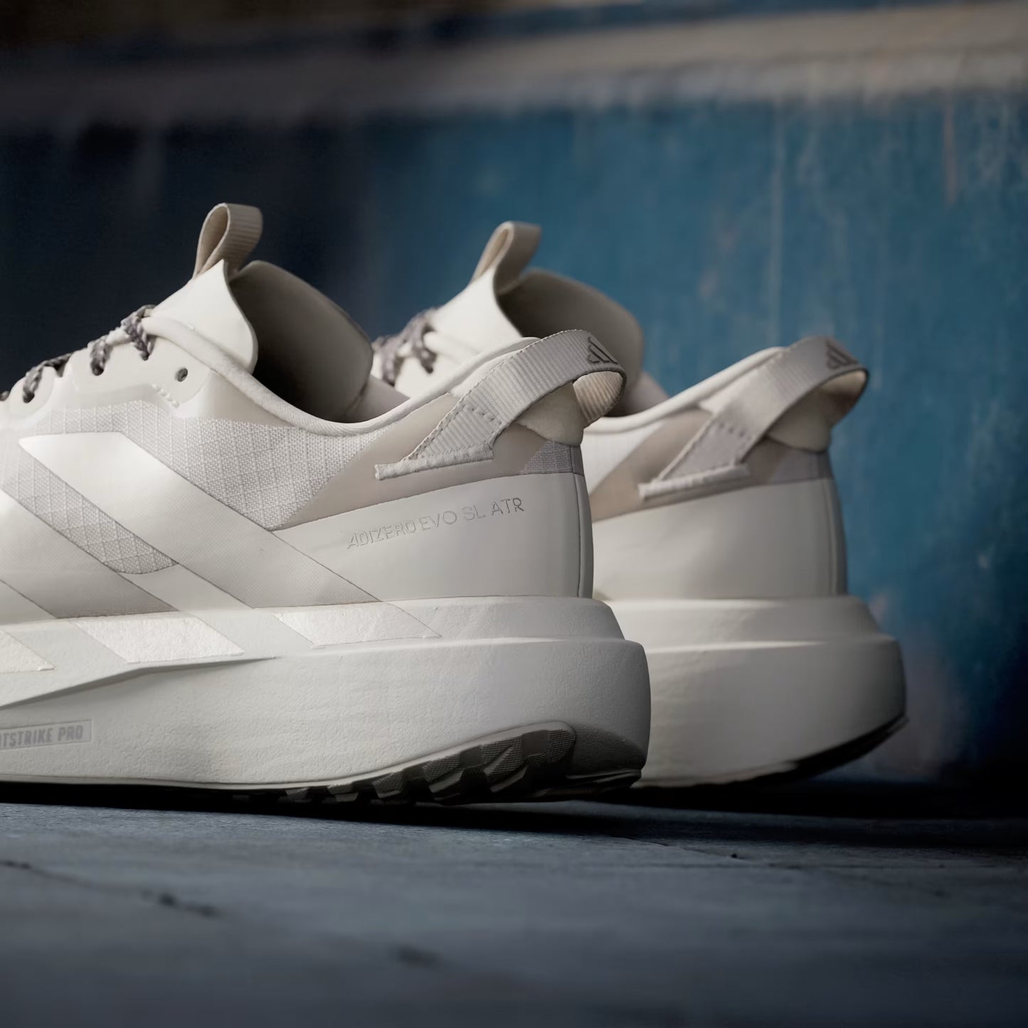 ADIDAS ADIZERO EVO SL ATR GRIS