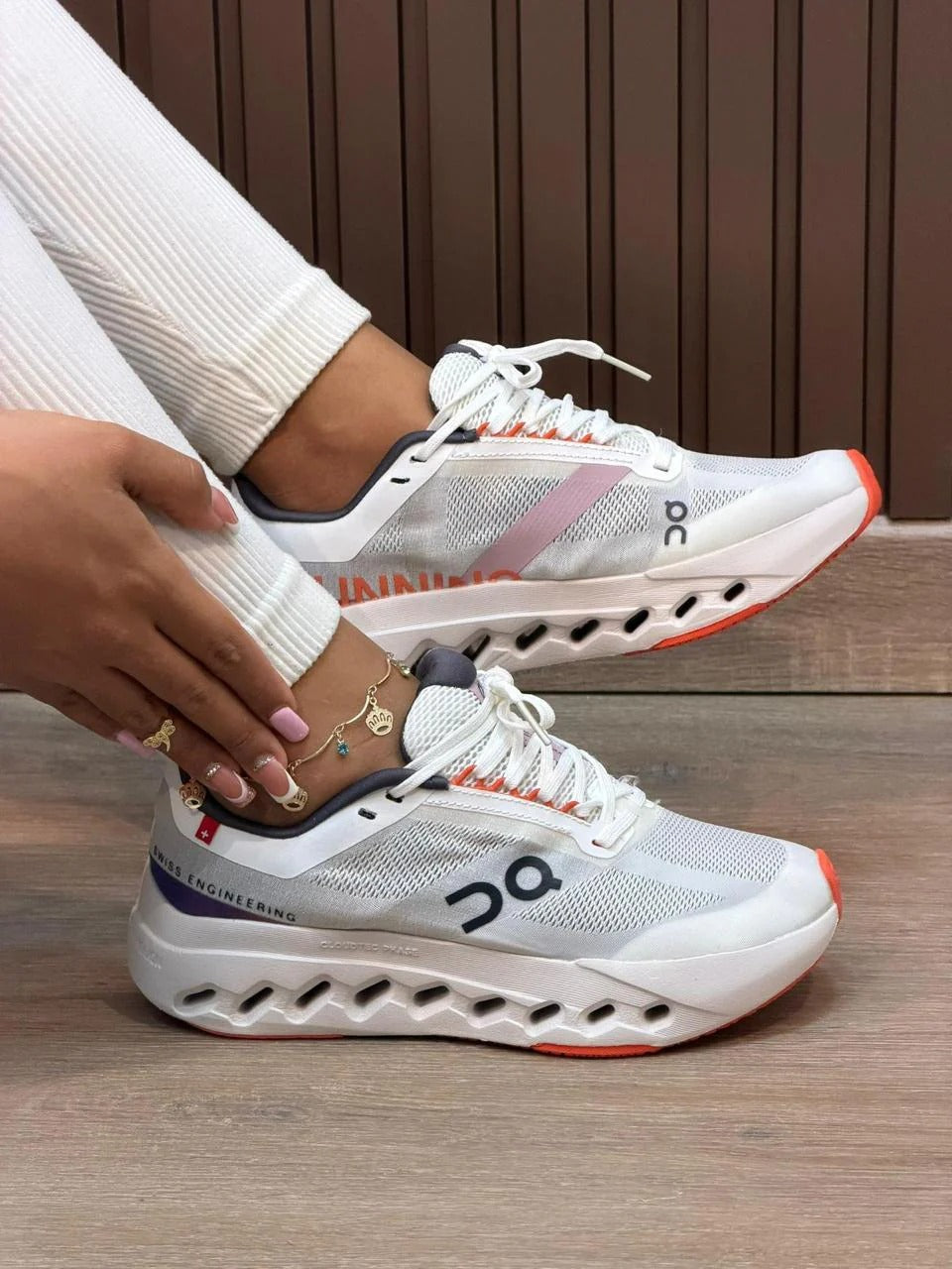 ON RUNNING CLOUDSURFER NEXT BLANCO/COLORES