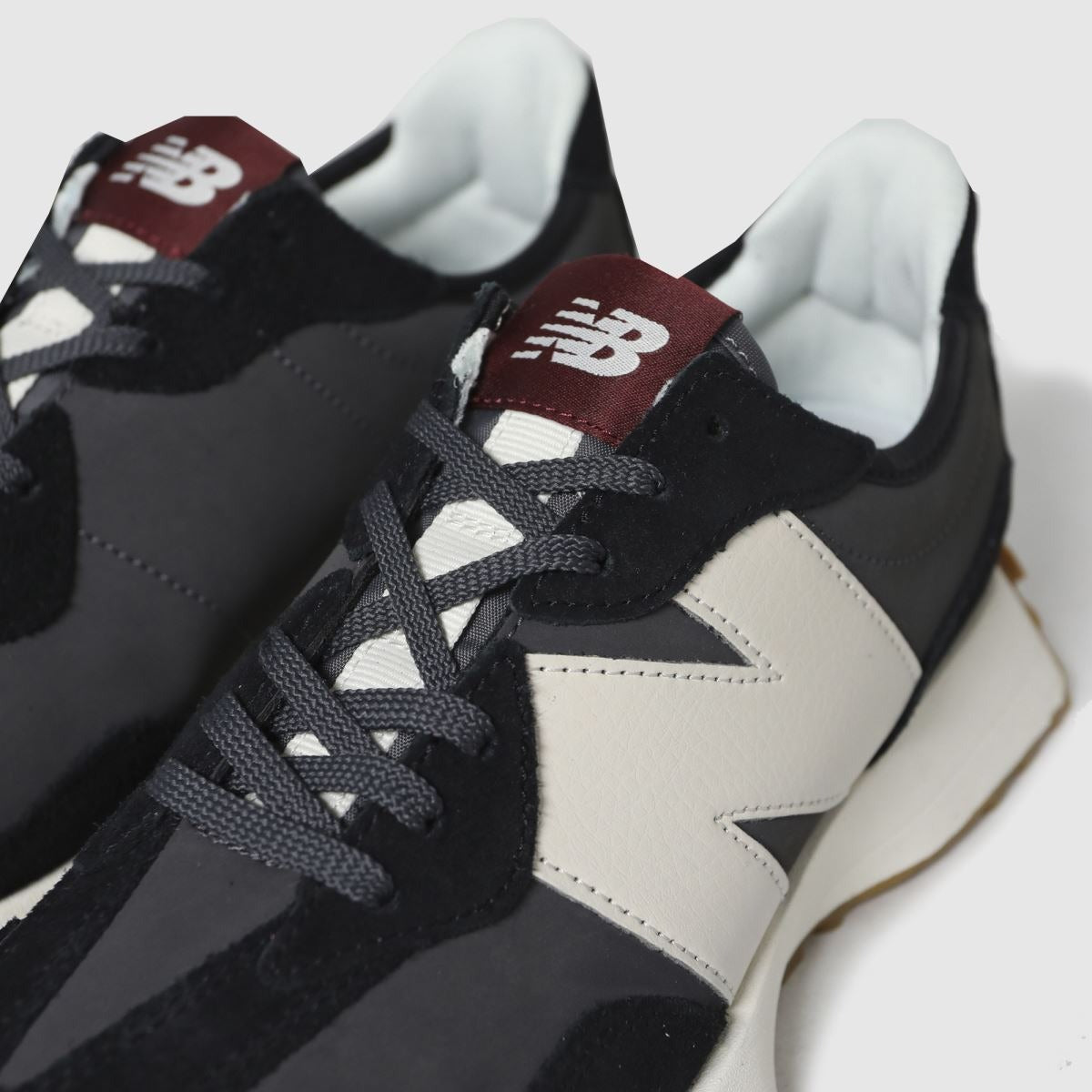 NEW BALANCE 327 NEGRO/BLANCO