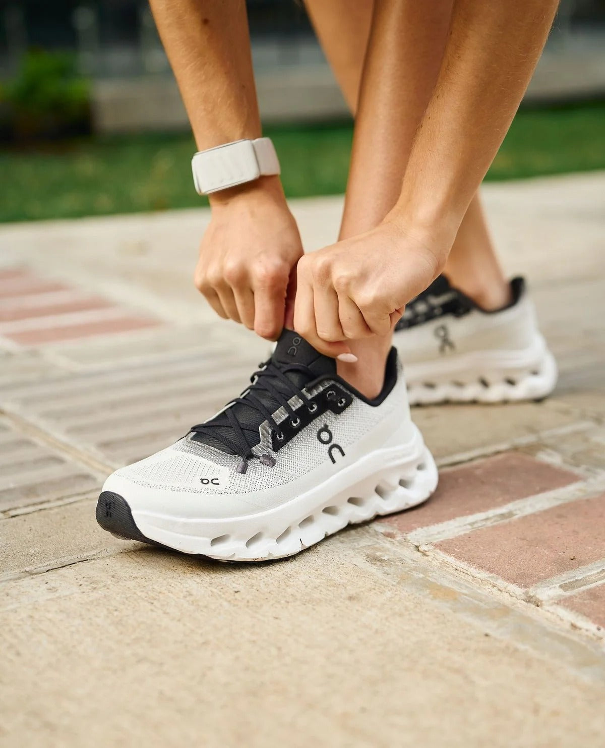 ON RUNNING CLOUDTILT BLANCA/NEGRA