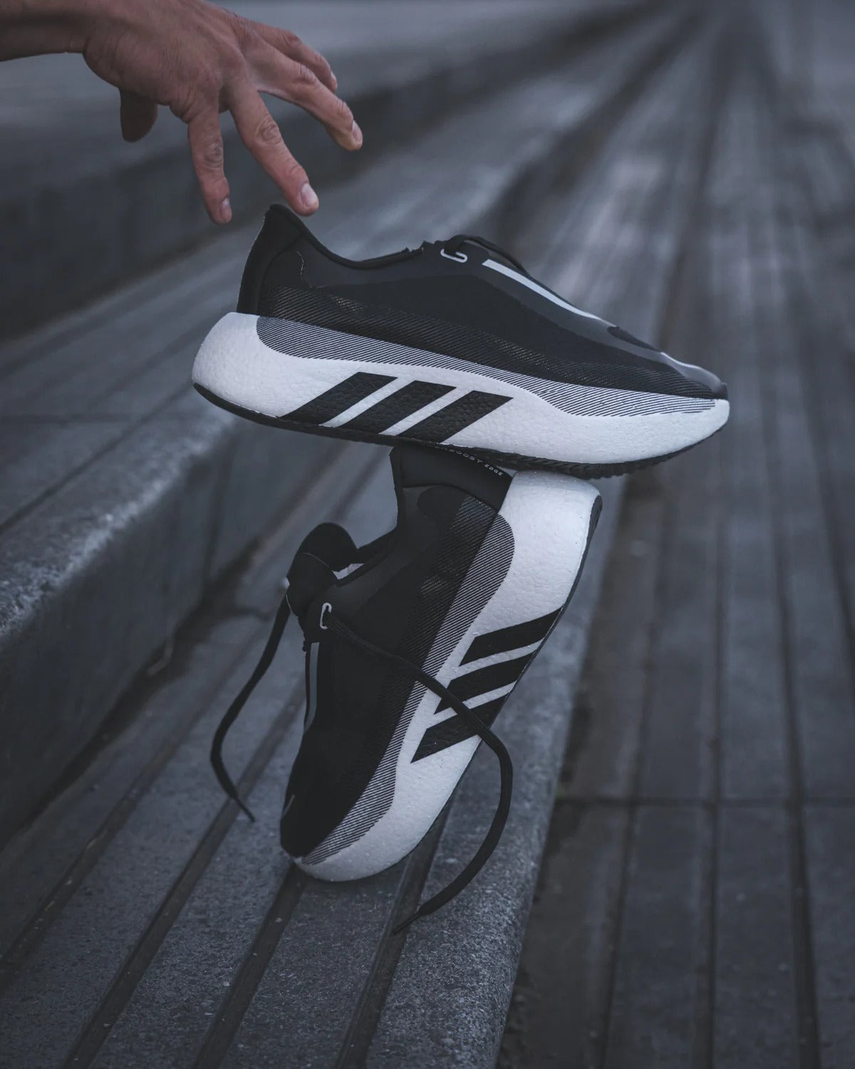 ADIDAS HYPERBOOST NEGRO/BLANCO
