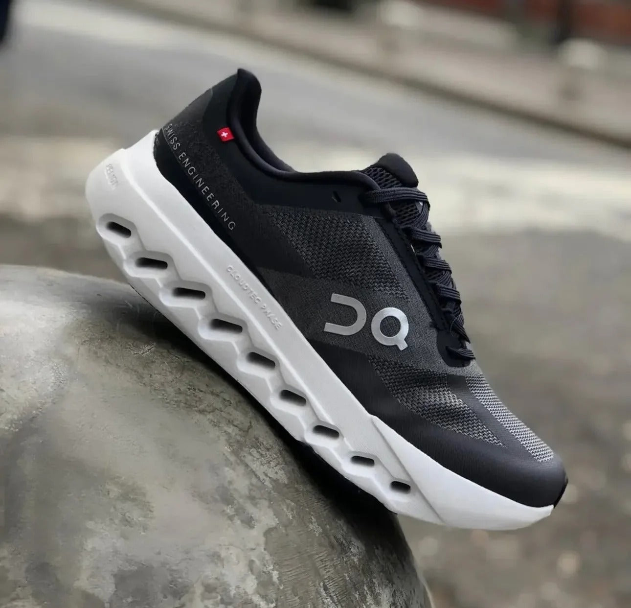 ON RUNNING CLOUDSURFER NEXT NEGRO/GRIS/BLANCO