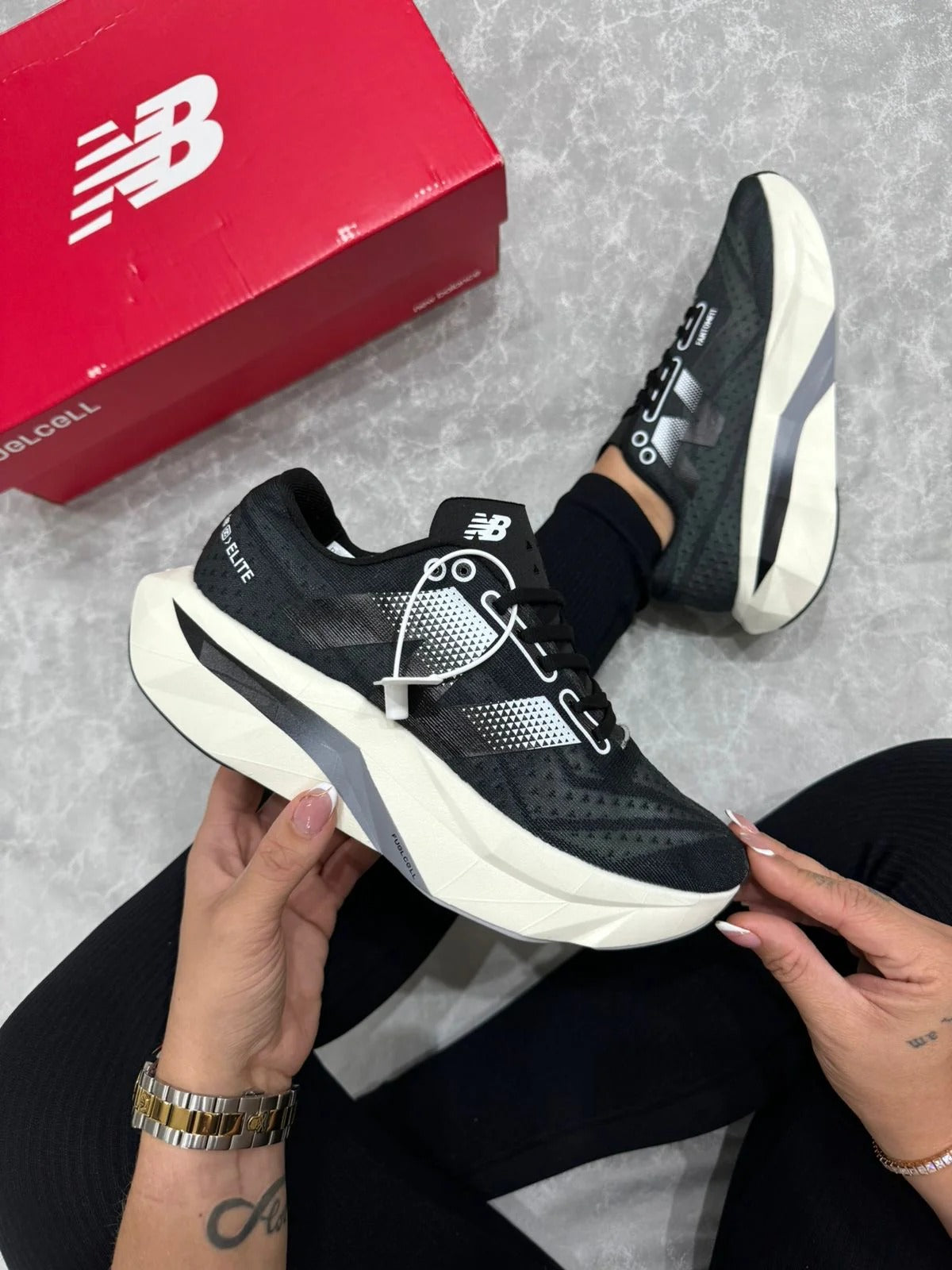 NEW BALANCE ELITE V4  NEGRO/BLANCO