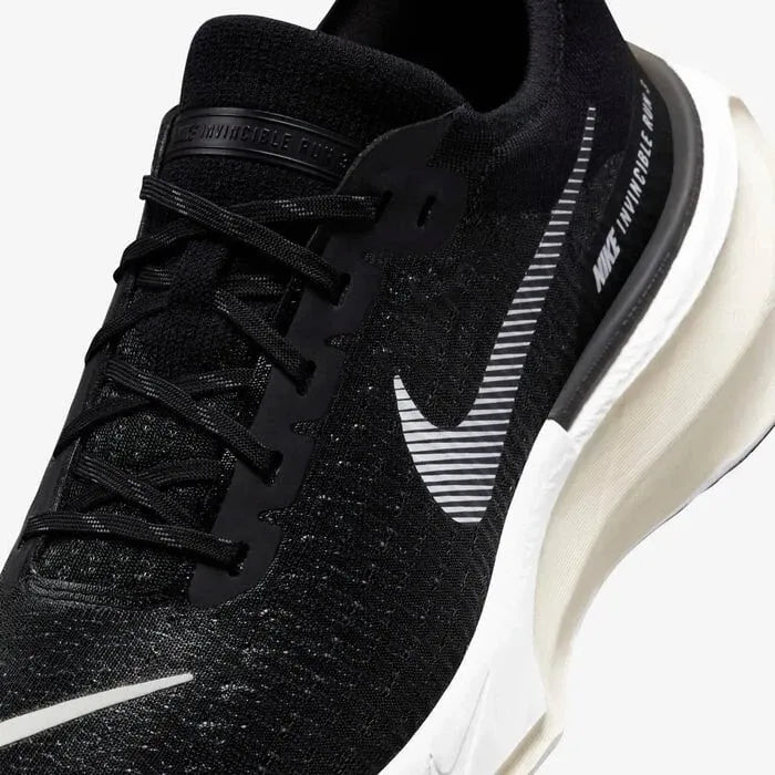 NIKE ZOOM INVINCIBLE RUN 3  NEGRO/BLANCO